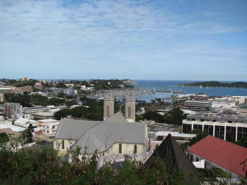Vue de la Cathédrale Saint-Joseph et du centre-ville, Nouméa