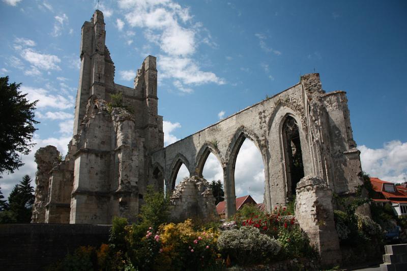 Les ruines de l'église du XVI° siècle, détruite lors de la Première Guerre Mondiale.