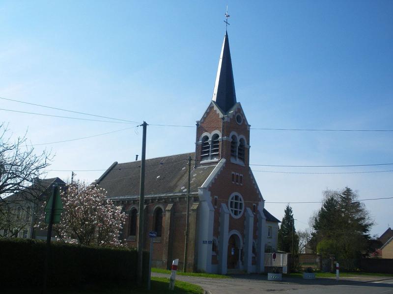 Vue de l'église Notre-Dame d'Ablainzevelle, dont l'architecte est Pol Abraham (mort en 1966).