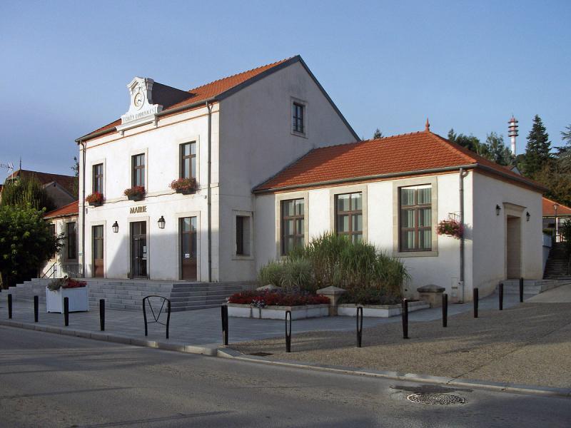 La Mairie d'Abrest.