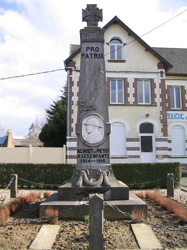 Monument aux morts d'Achiet-le-Petit.