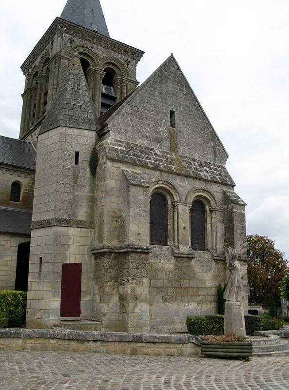 L'église et le monument-aux-morts.