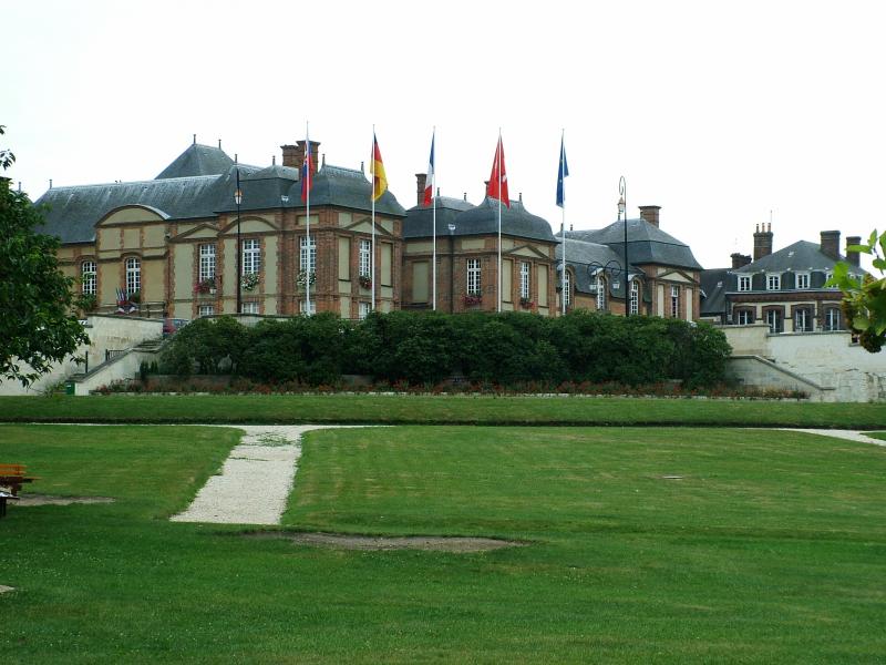 Le château, hôtel de ville de L'Aigle.