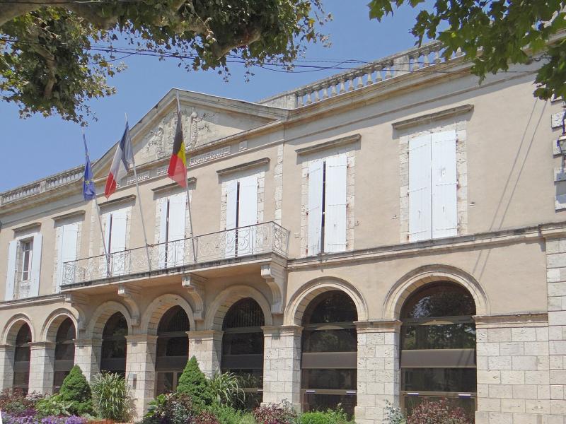  La mairie d'Aiguillon.