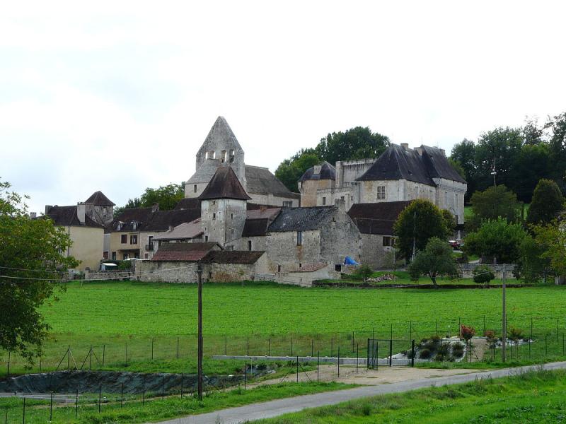 Le bourg d'Ajat, dans le département de la Dordogne.