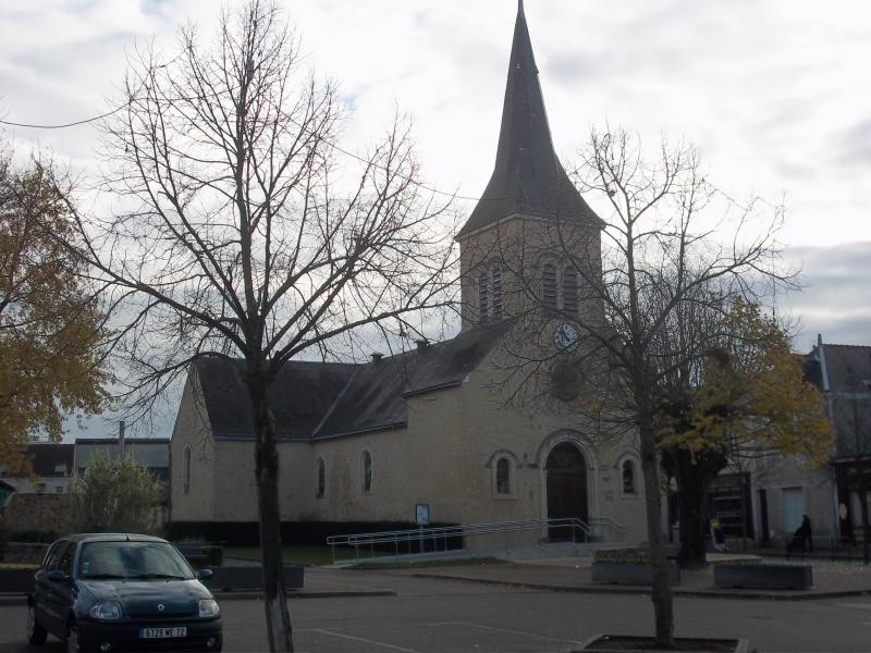 L'église Saint-Martin d'Allonnes, dans le département de la Sarthe, en région Pays de la Loire