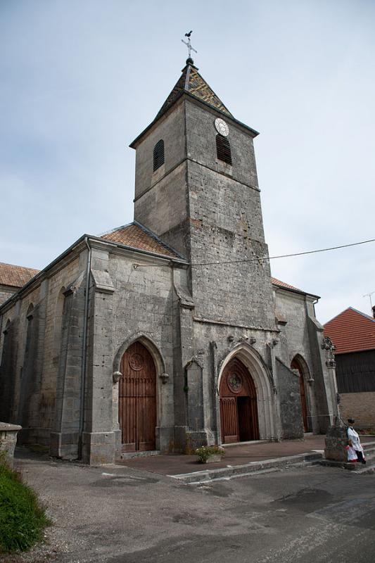 L' église d'Amathay-Vésigneux,  dans le département du Doubs.