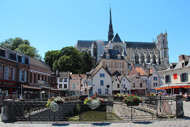 Amiens ( Somme - France ), la Cathédrale Notre - Dame d'Amiens vu de la place du Don.