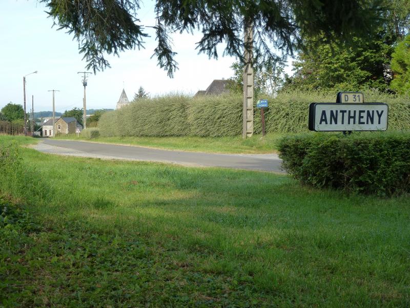 Panneau d'entrée de l'agglomération d'Antheny.
