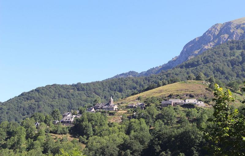 Vue du village d' Ardengost.