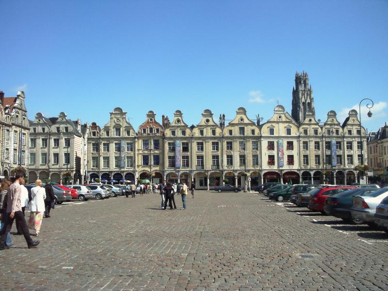 Photo de la place des héross, en région Hauts-de-France. 
