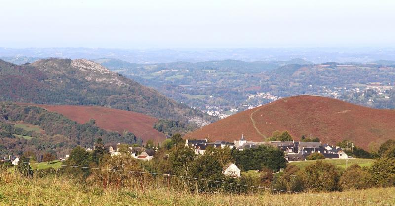 Vue du village d'Arrodets-ez-Angles, dans le département des Hautes-Pyrénées.