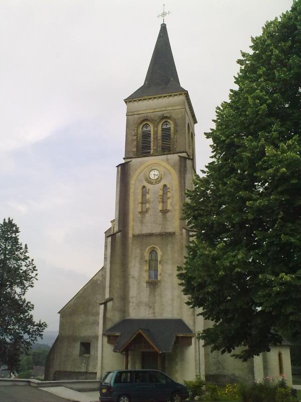 Eglise d'Asson, vue de face, dans le département des Pyrénées-Atlantiques.