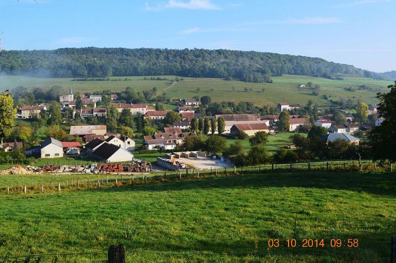 Vue générale de Aubigny-lès-Sombernon, dans le département de la Côte-d'Or.