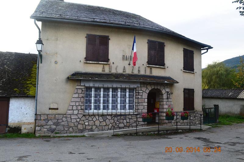 La mairie d' Aucazein, dans le département de l'Ariège.