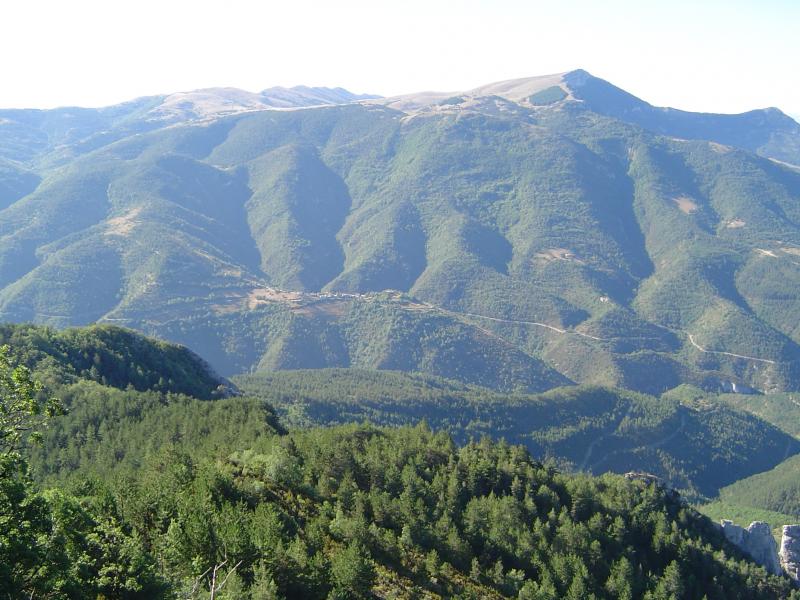Aucelon et une partie de la montagne, dans le département de la Drôme.