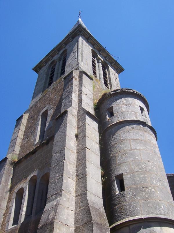 Église de la commune  d'Auxy, dans le département de la Saône-et-Loire..