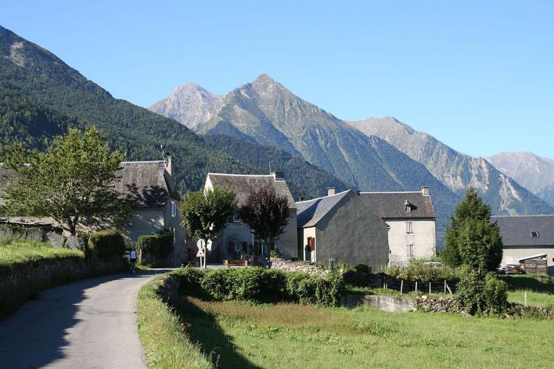 Sur la route de Saint-Lary jusqu'à Luchon, en passant par les cols d'Azet et de Peyresourde, qui présente un dénivelé de 1393 mètres.