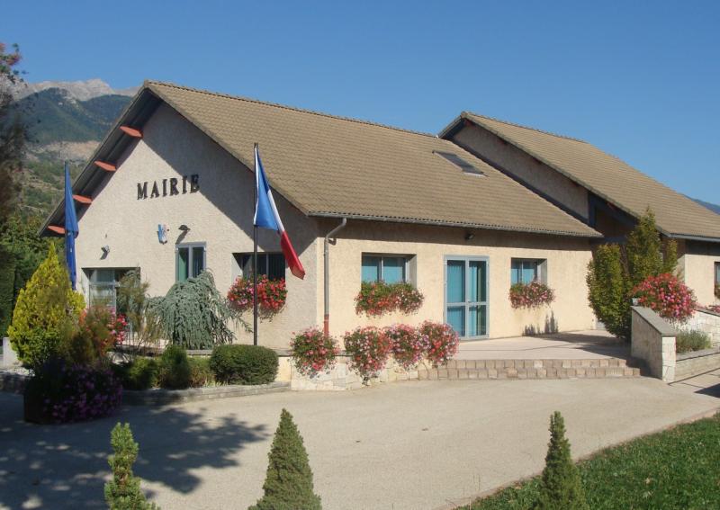 La toute récente mairie de la commune de la Bâtie-Neuve (Hautes-Alpes).