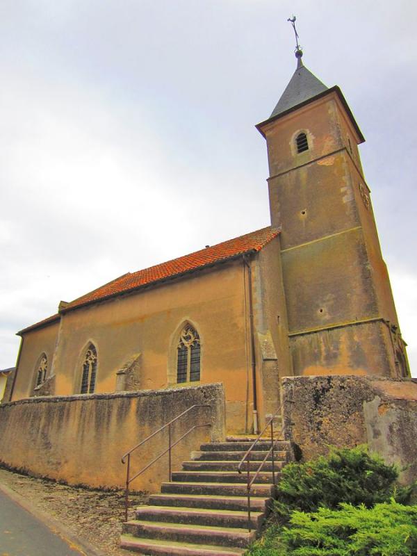 L'église Saint-Pierre à Baudrecourt, dans le département de la Moselle.