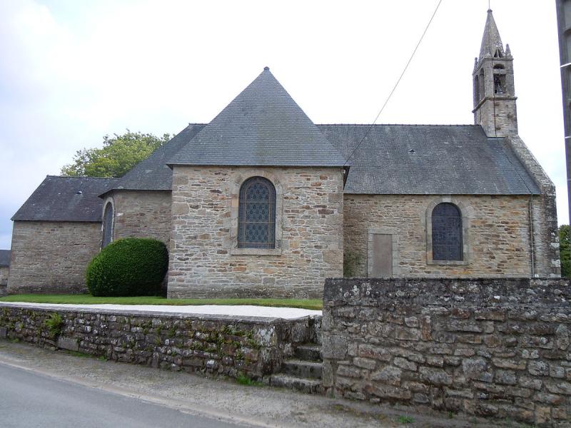 L'église Saint-Pierre-aux-Liens de Baye, du XIXe siècle, dans le  département du Finistère.