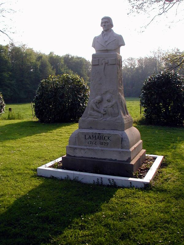 Le monument à Lamarck par Albert Roze à Bazentin, dans le département de la Somme.