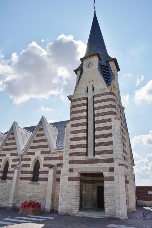 Église Notre Dame de Beaulieu-les-Fontaines.