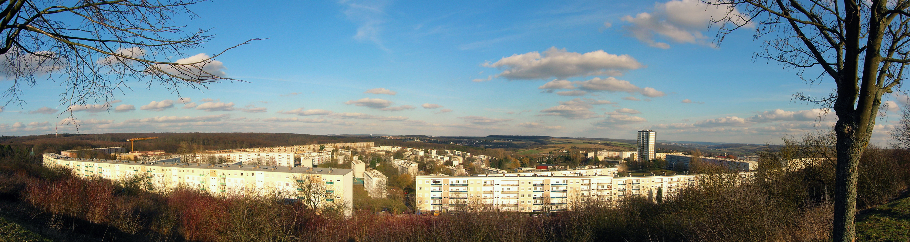 Vue panoramique de la cité de Behren-lès-Forbach (depuis la rue du Petit-Bois).