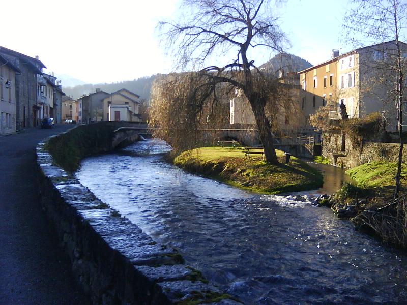 Le pont Delalaygue sur la rivière Hers-Vif.