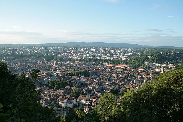Besançon ( Doubs - France ), Doubs , vue sur la ville depuis la route de Fort de Chaudane .