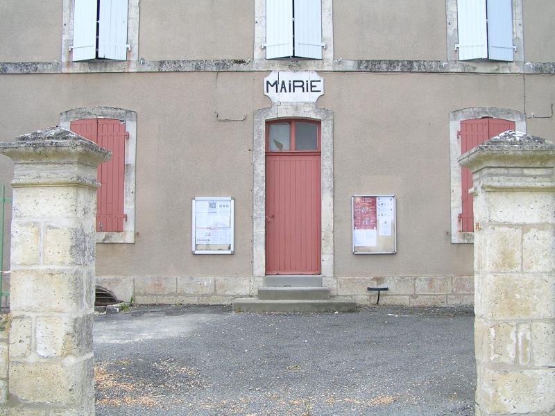 Mairie de Bessé.