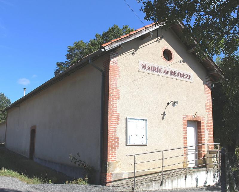 La mairie de Betbèze, dans le département des Hautes-Pyrénées.