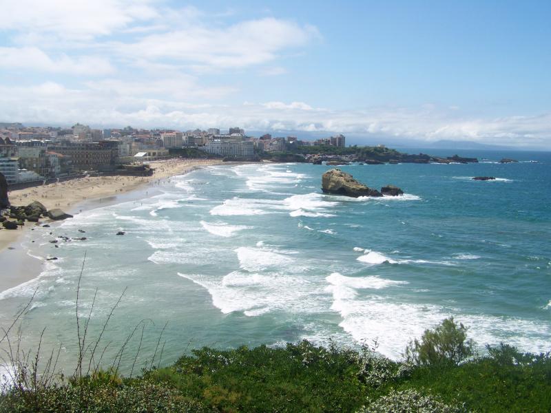 Photo de la plage Miramar et la Grande Plage, vues depuis la pointe Saint-Martin,  en région Nouvelle-Aquitaine. 