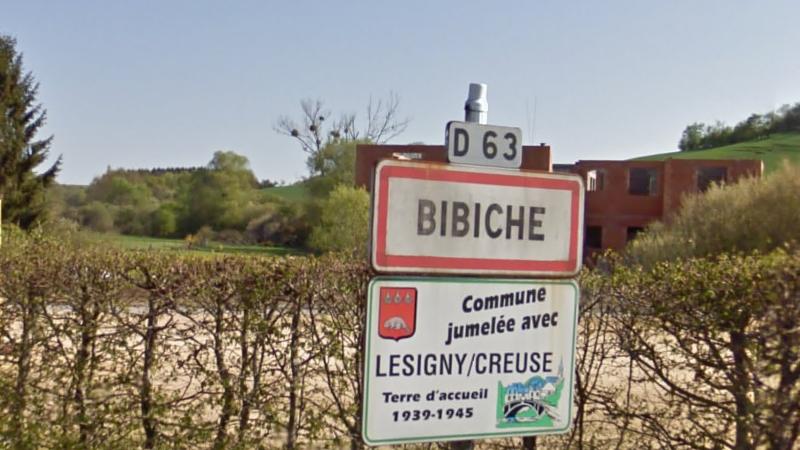 Panneau d'entrée du village de Bibiche, dans le département de la Moselle en région Grand-Est, France.