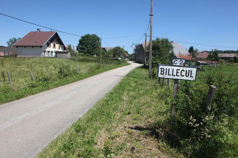  Entrée du village de Billecul..