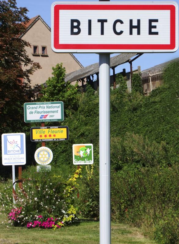 Panneau d'entrée de l'agglomération de Bitche dans le département de la Moselle en région Grand-Est, France