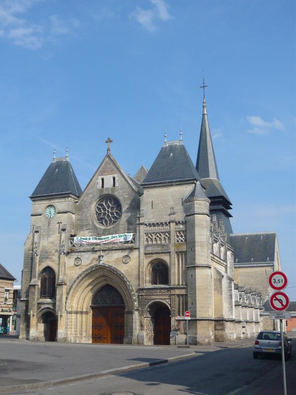  Vue avant de l'église Notre-Dame.