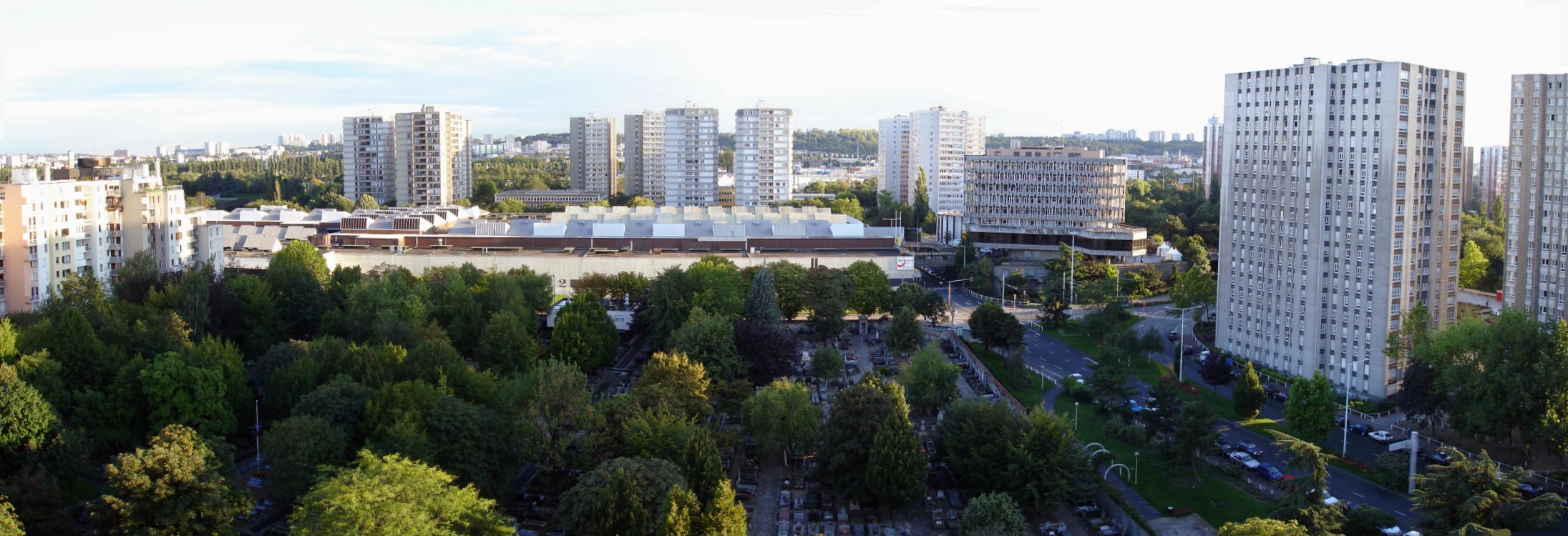 Vue panoramique du centre-ville depuis la cité Paul-Vaillant-Couturier, Bobigny (France).