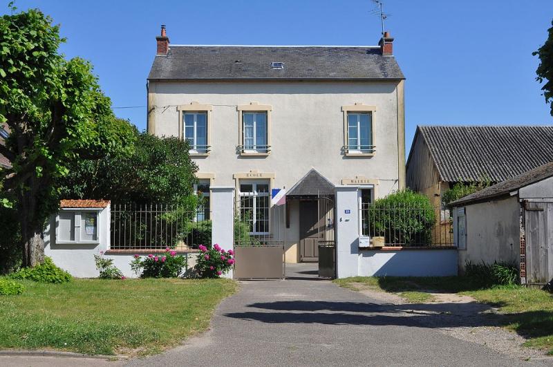  La mairie-école. de Bois-Herpin.