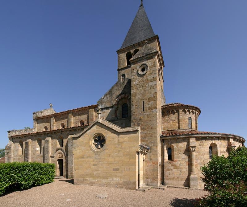 Vue générale de l'église de Bois-Sainte-Marie.
