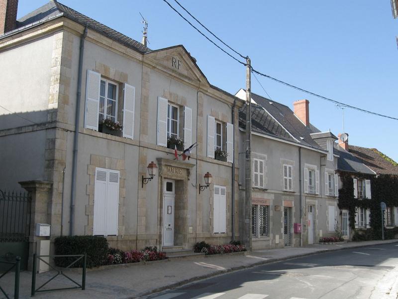 Mairie de la Rue du Bourg, à Bou, dans le département du Loiret.