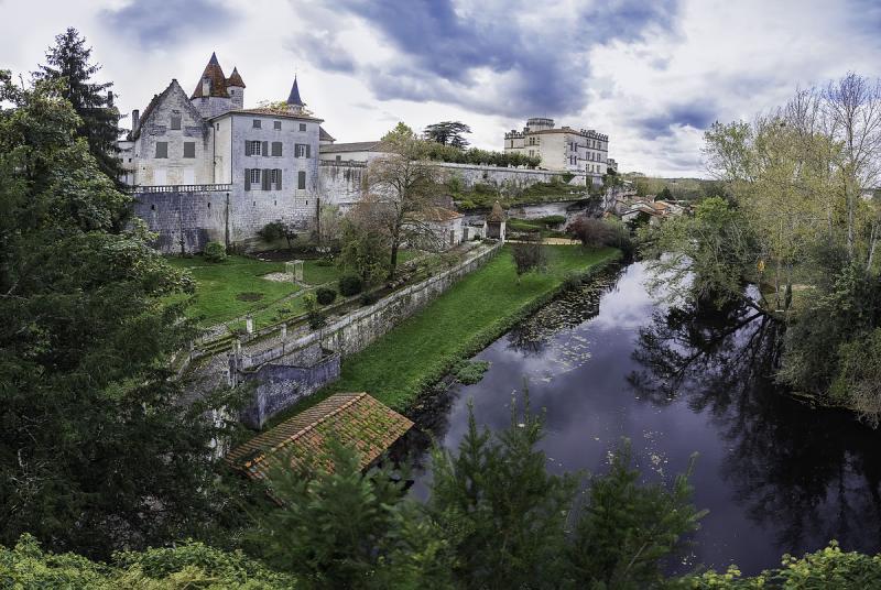 La Dronne à Bourdeilles,  dans le département de la Dordogne.