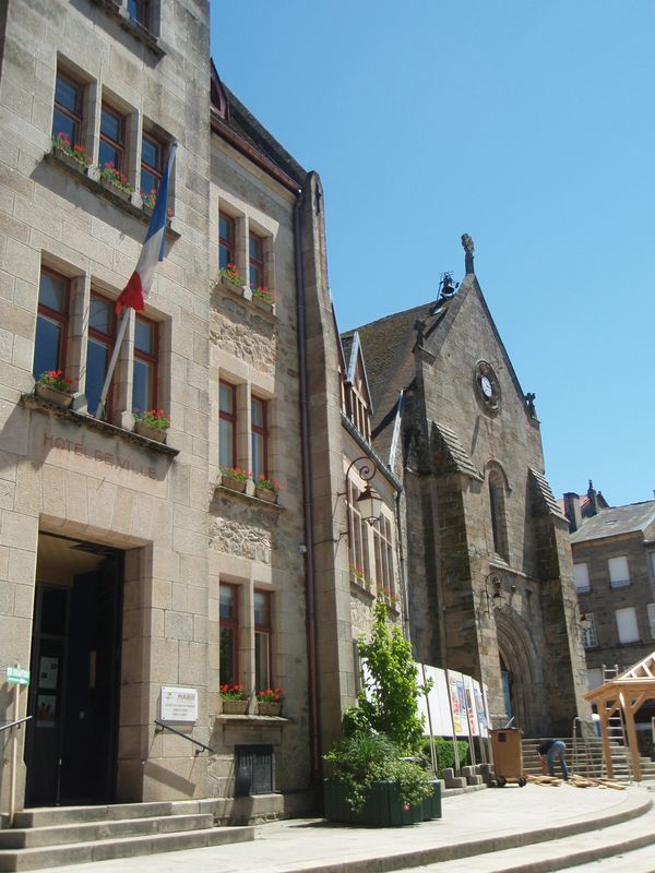 L'Hôtel de Ville de Bourganeuf, dans la Creuse, en France.