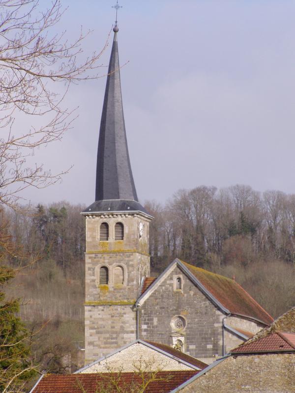 Le clocher tors de l'église de Meuvy dans la commune de Breuvannes-en-Bassigny.