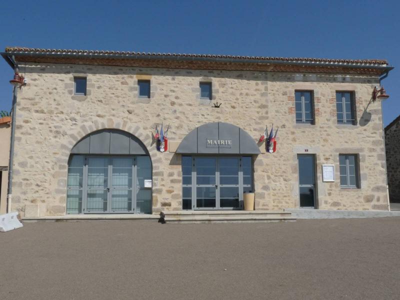 La mairie de Brillac.
