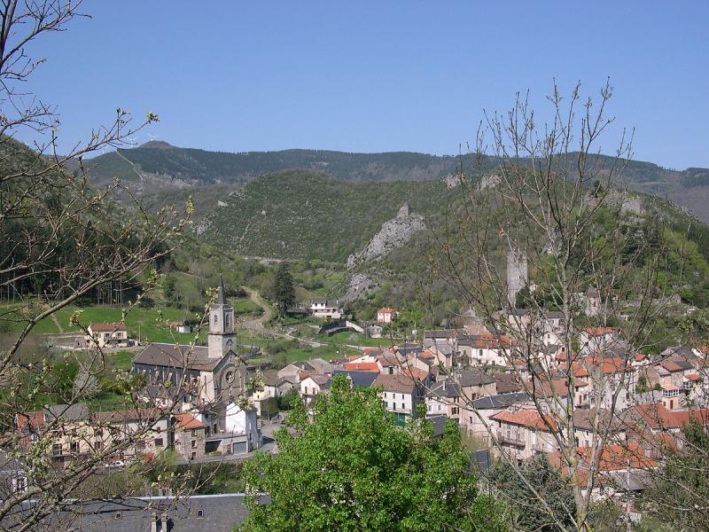 Vue générale de Brusque, dans le département de l'Aveyron.