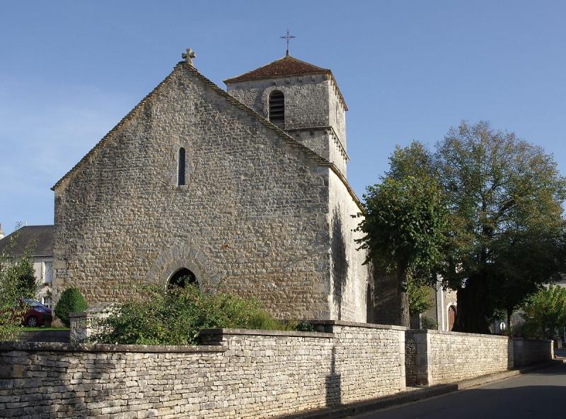 Église Saint-Martin à Brux, dans le département de la Vienne.