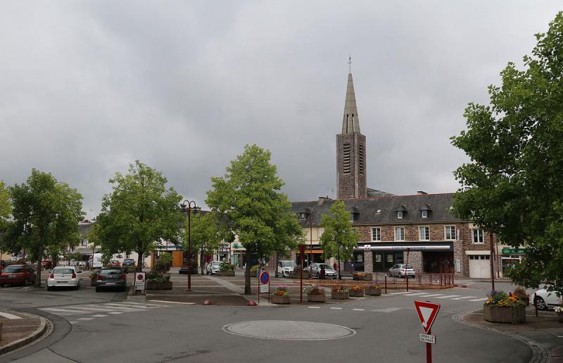 La place principale de Bruz, dans le département d'Ille-et-Vilaine.