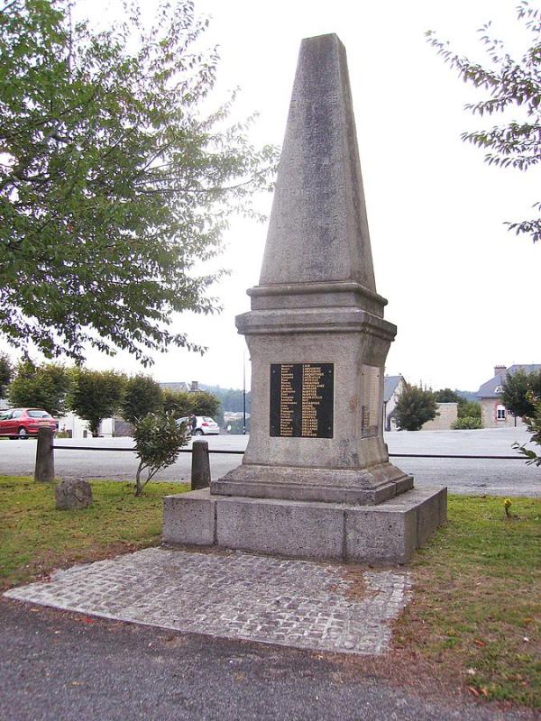 Le monument aux morts à Bugeat, dans le département de la Corrèze.