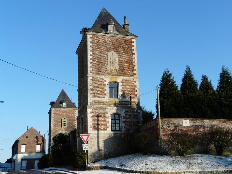 Les tours de l'ancien château de Busigny.